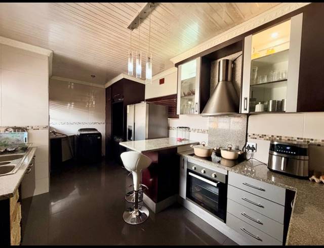 3 BEDROOM HOUSE FOR SALE IN VANDERBIJLPARK CE 3